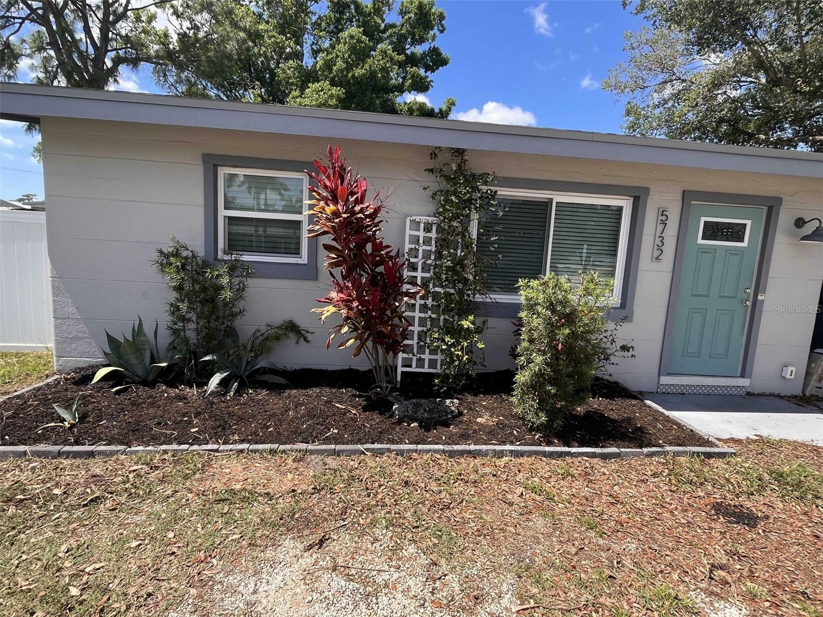 Property Photo:  5732 Beneva Road  FL 34233 