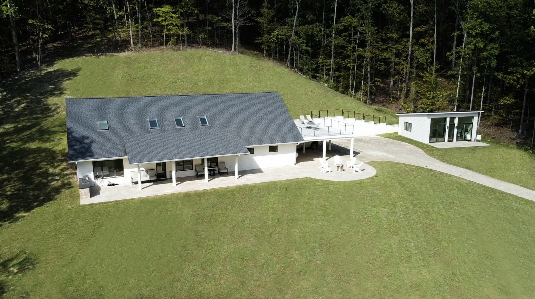 Property Photo:  5204 Drury Ln  TN 37064 