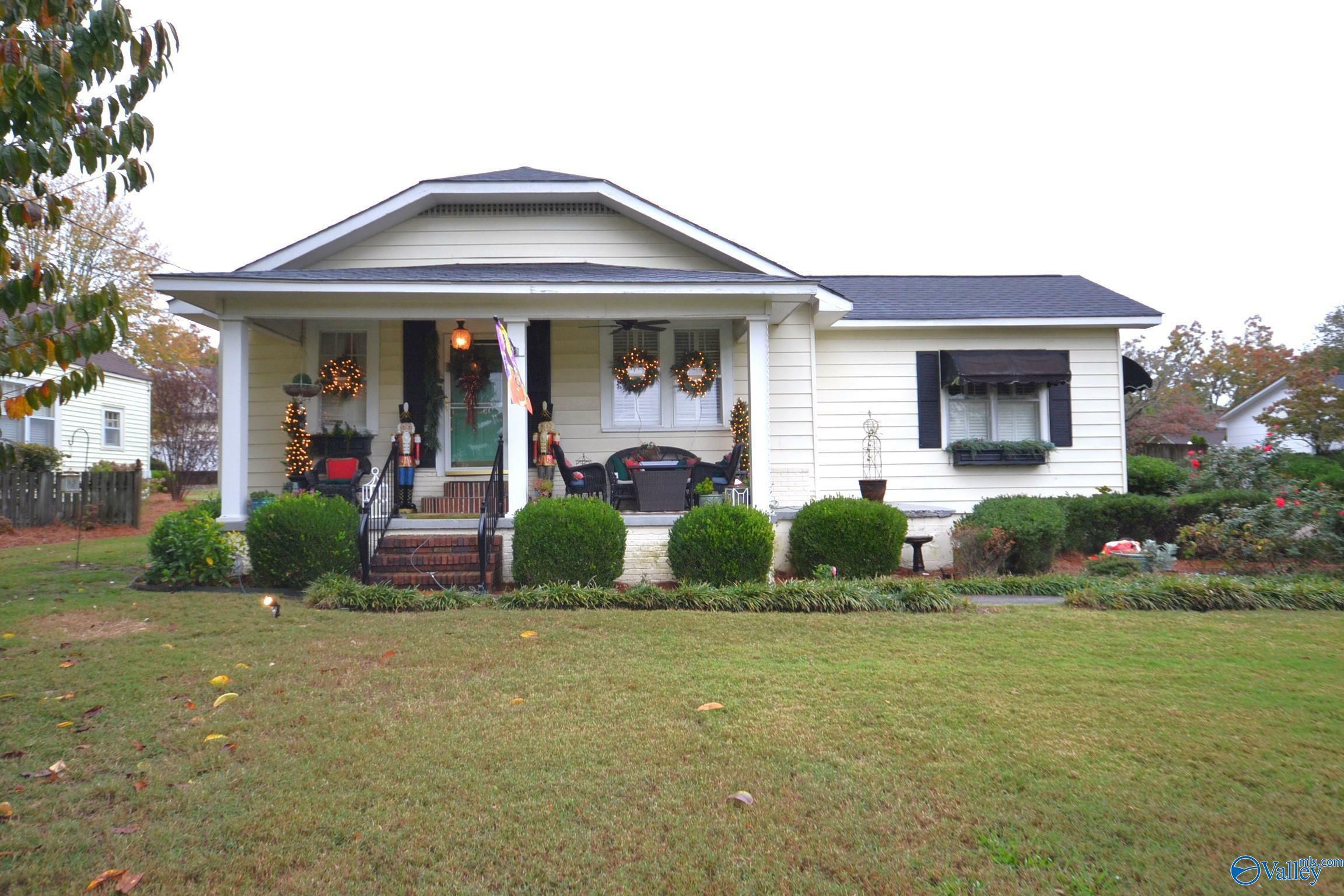 Property Photo:  1006 Barkley Street SW  AL 35640 