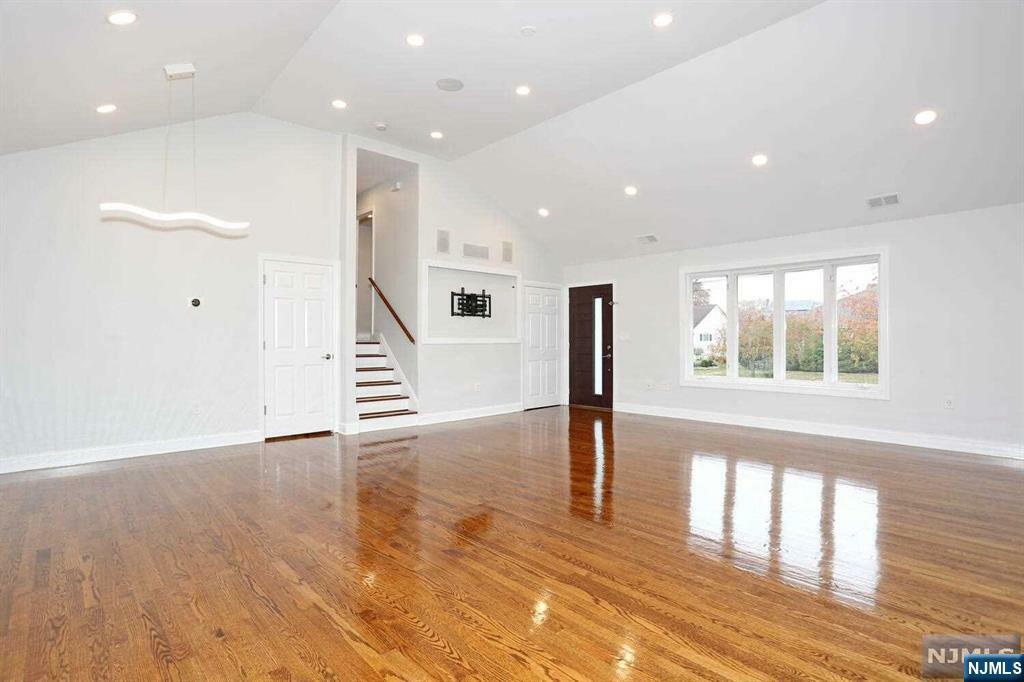 Property Photo:  19 Dalewood Road  NJ 07013 