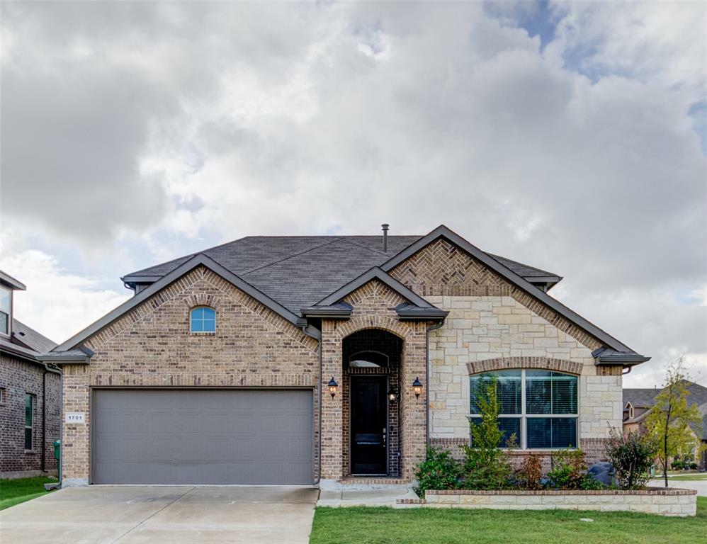 Property Photo:  1701 Spinnaker Drive  TX 76210 