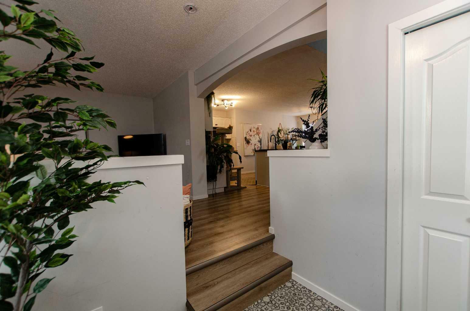 Property Photo:  62 Joice Close  AB T4P 0E9 