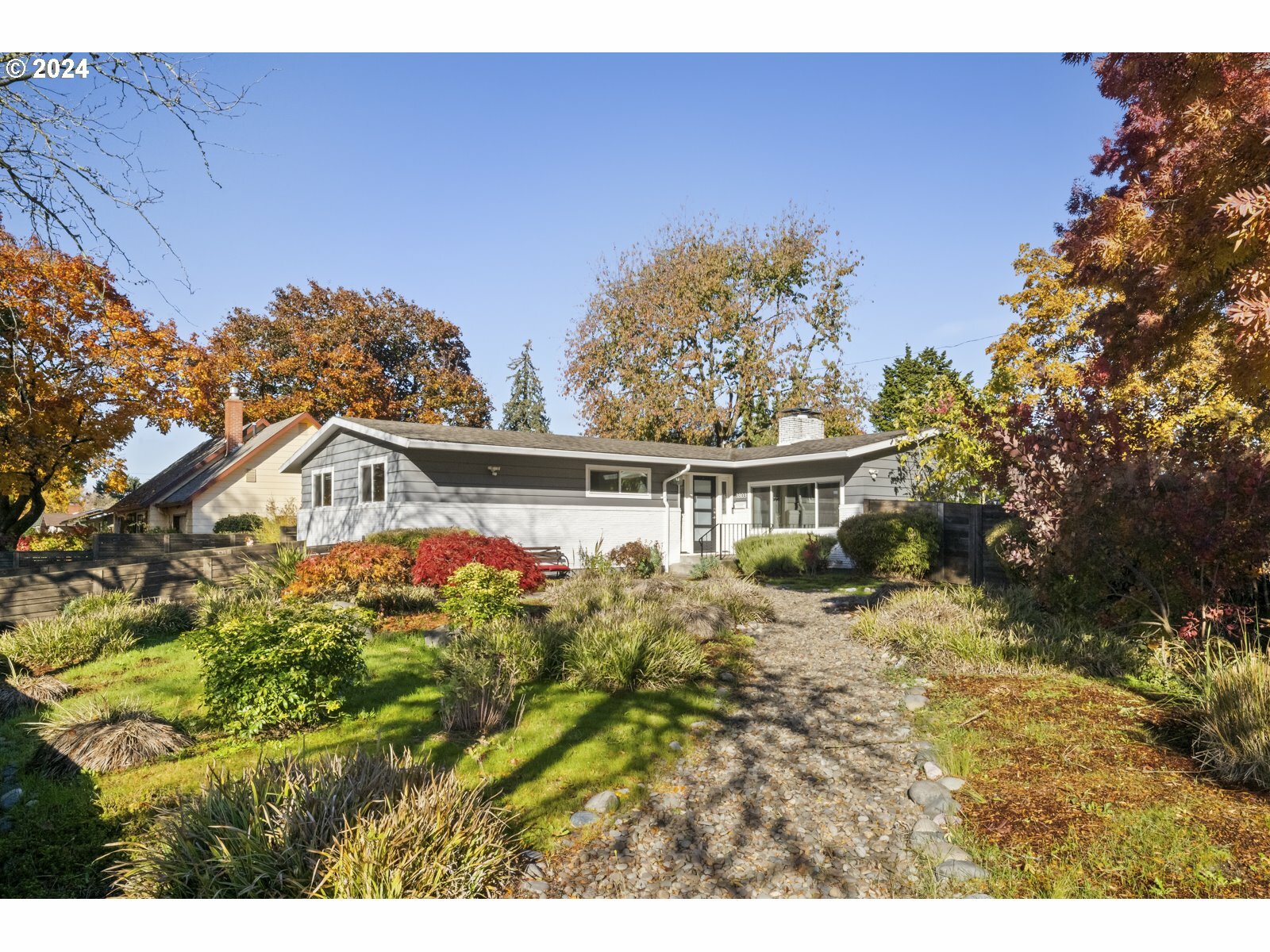 Property Photo: 3803 N Kiska St OR 97217