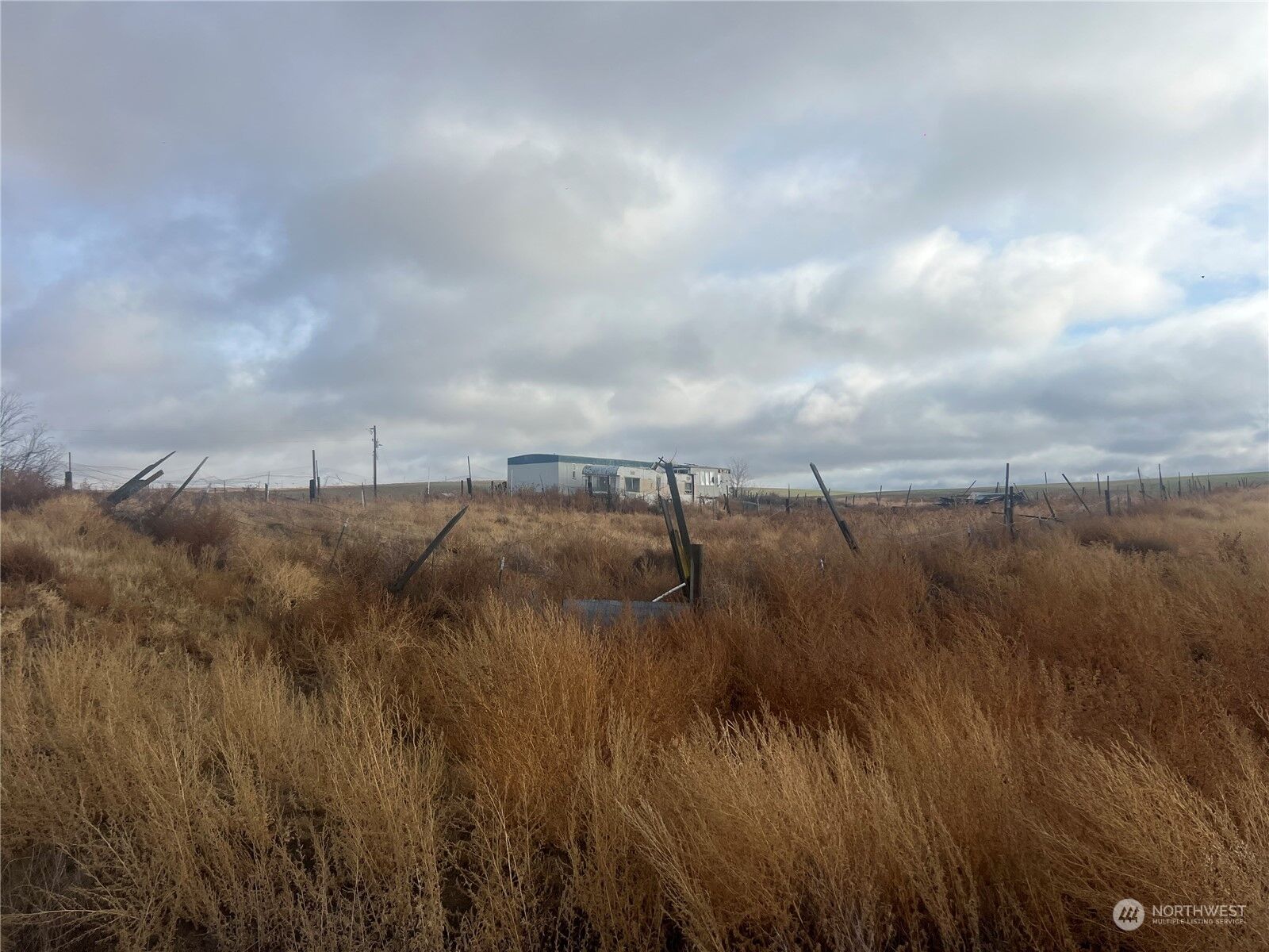 Property Photo: 567 S Lind-Hatton Rd WA 99344