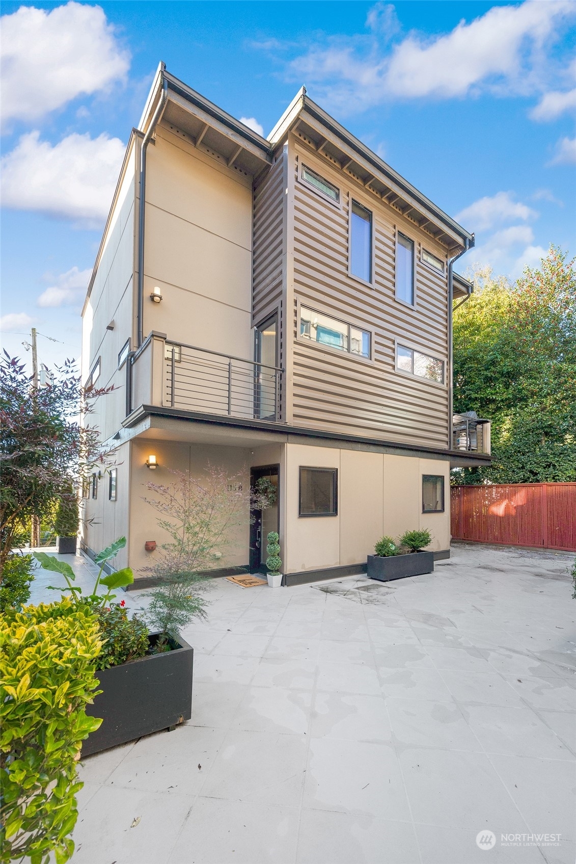 Property Photo: 113 13th Avenue E B WA 98102