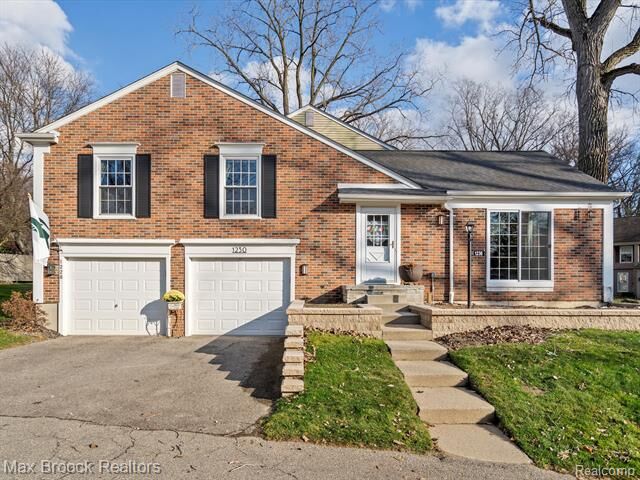 Property Photo: 1230 Kings Cove MI 48306