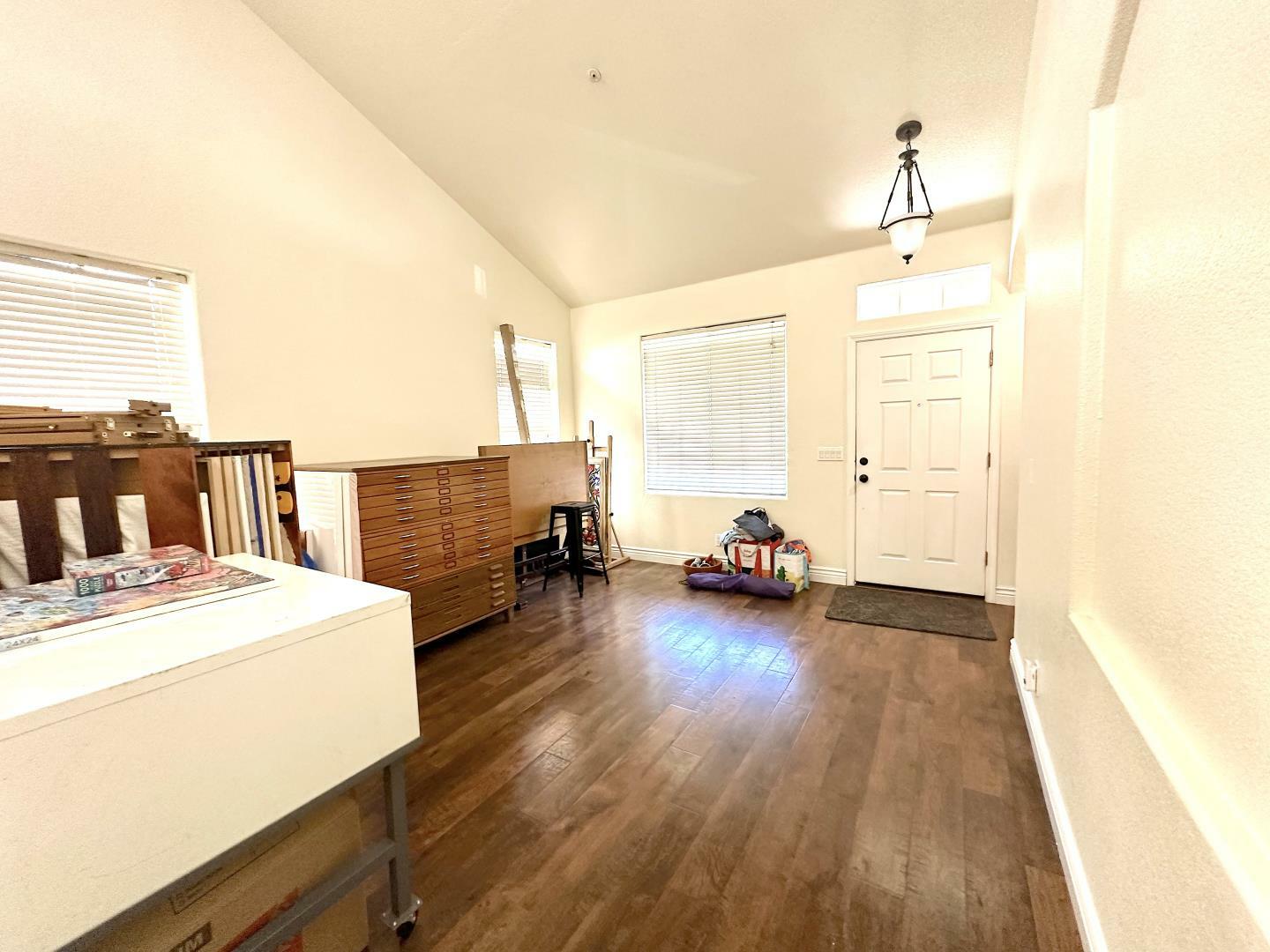 Property Photo:  718 Roble Street  CA 95076 