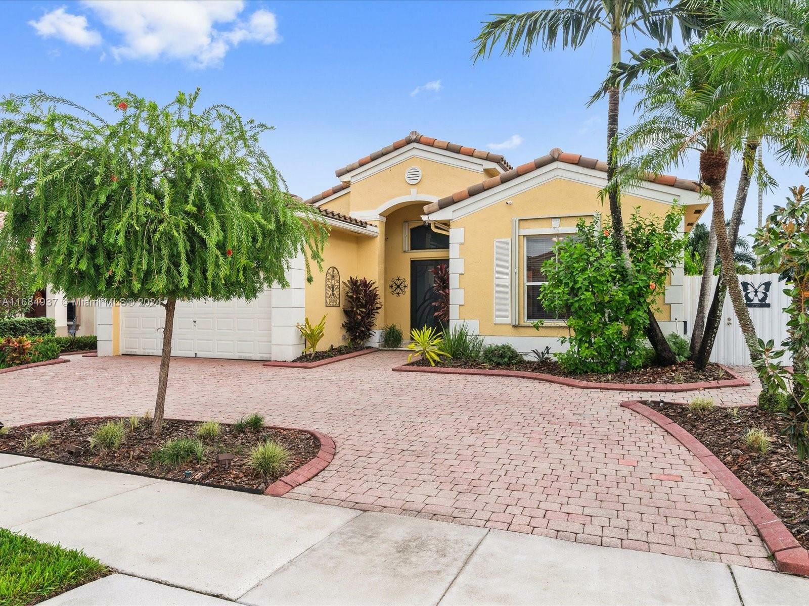 Property Photo:  2723 SW 138th Ave  FL 33027 