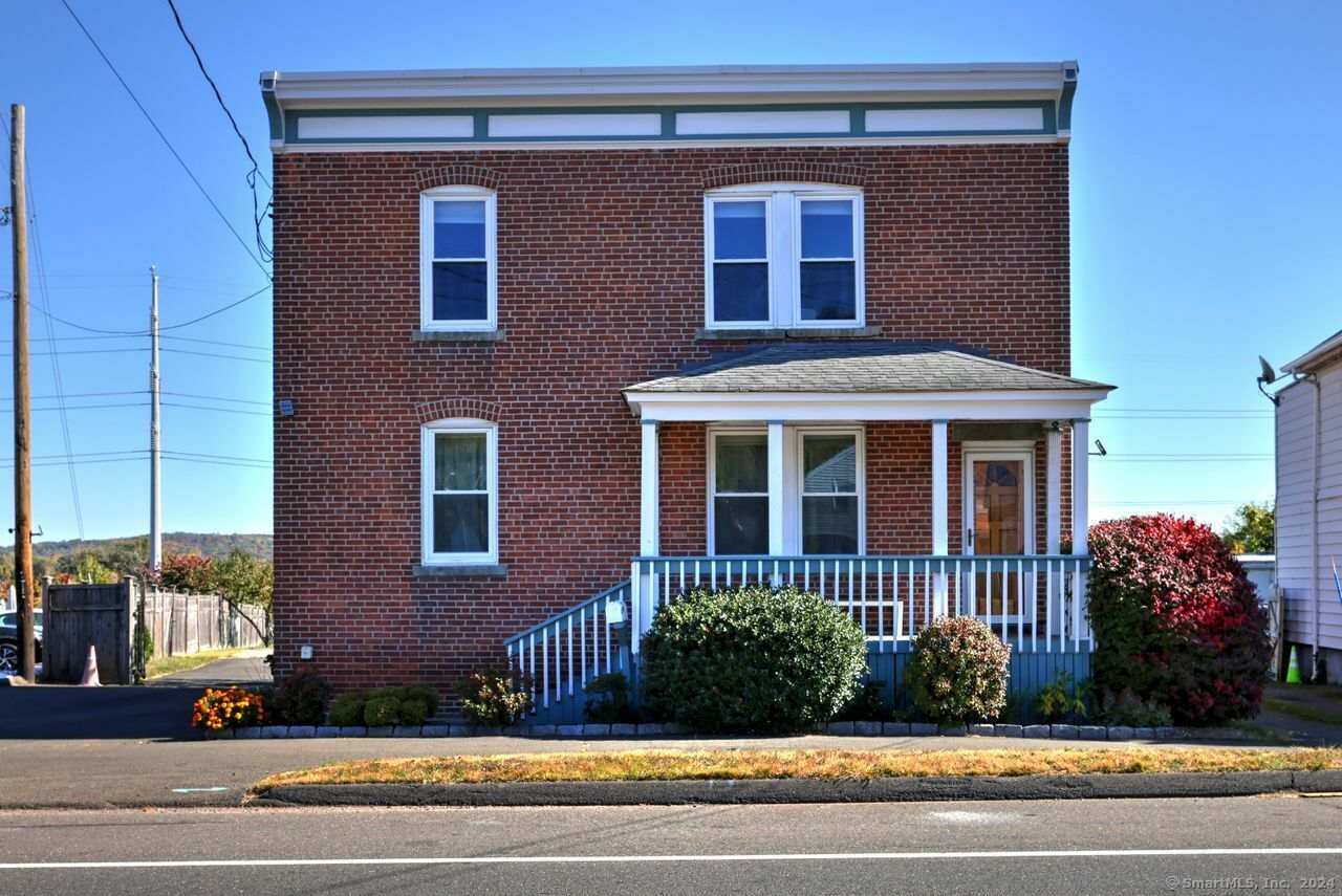 Property Photo:  2209 State Street  CT 06517 