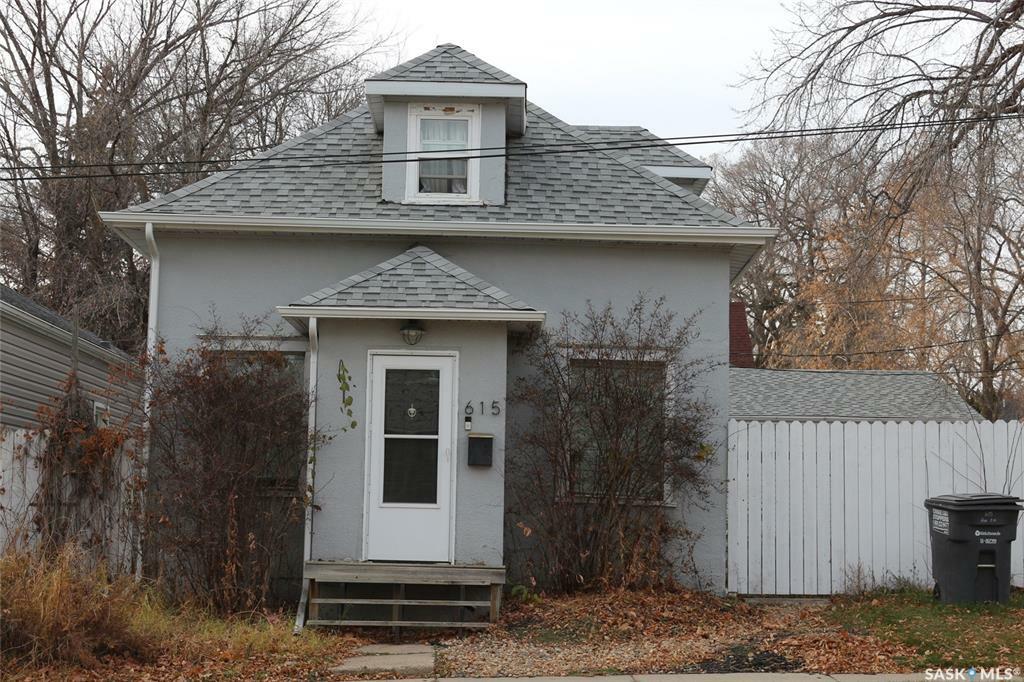 Property Photo:  615 C Avenue N  SK S7L 1J6 