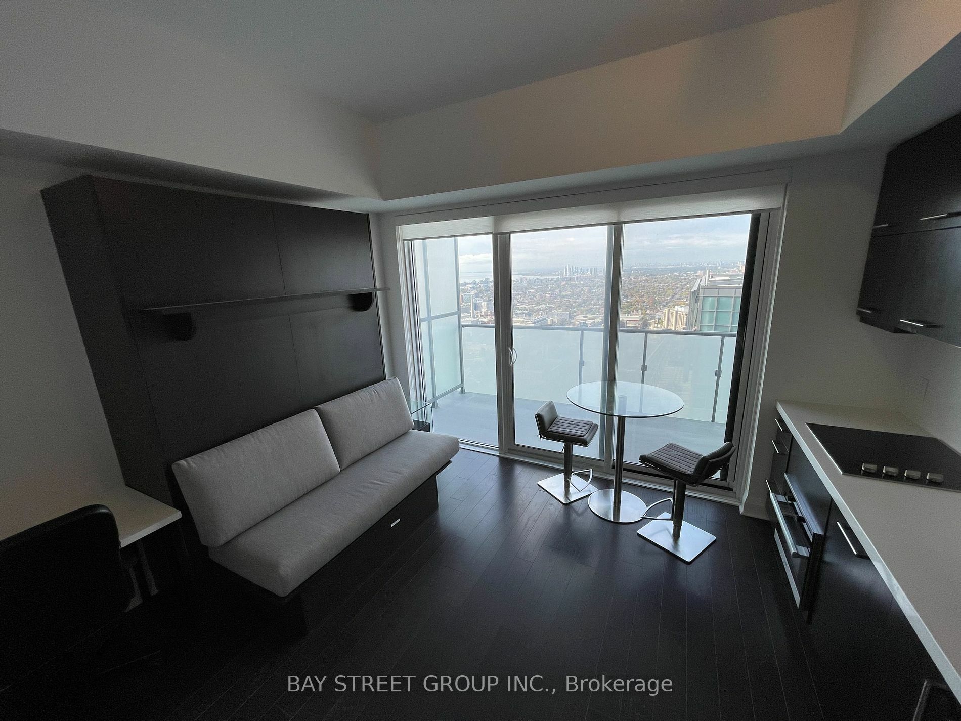 Property Photo:  1080 Bay St 5105  ON M5S 0A5 