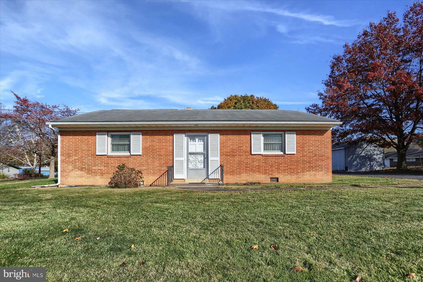 Property Photo:  93 Longmeadow Street  PA 17055 