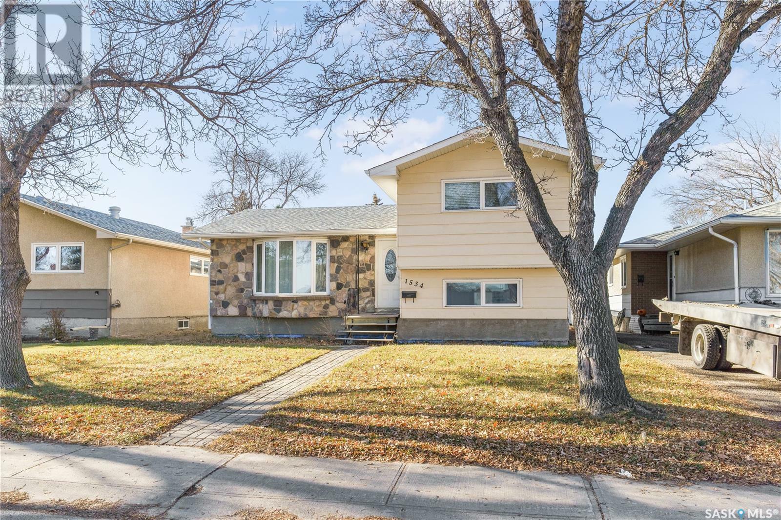 Property Photo:  1534 Oxford Street  SK S4N 4M1 