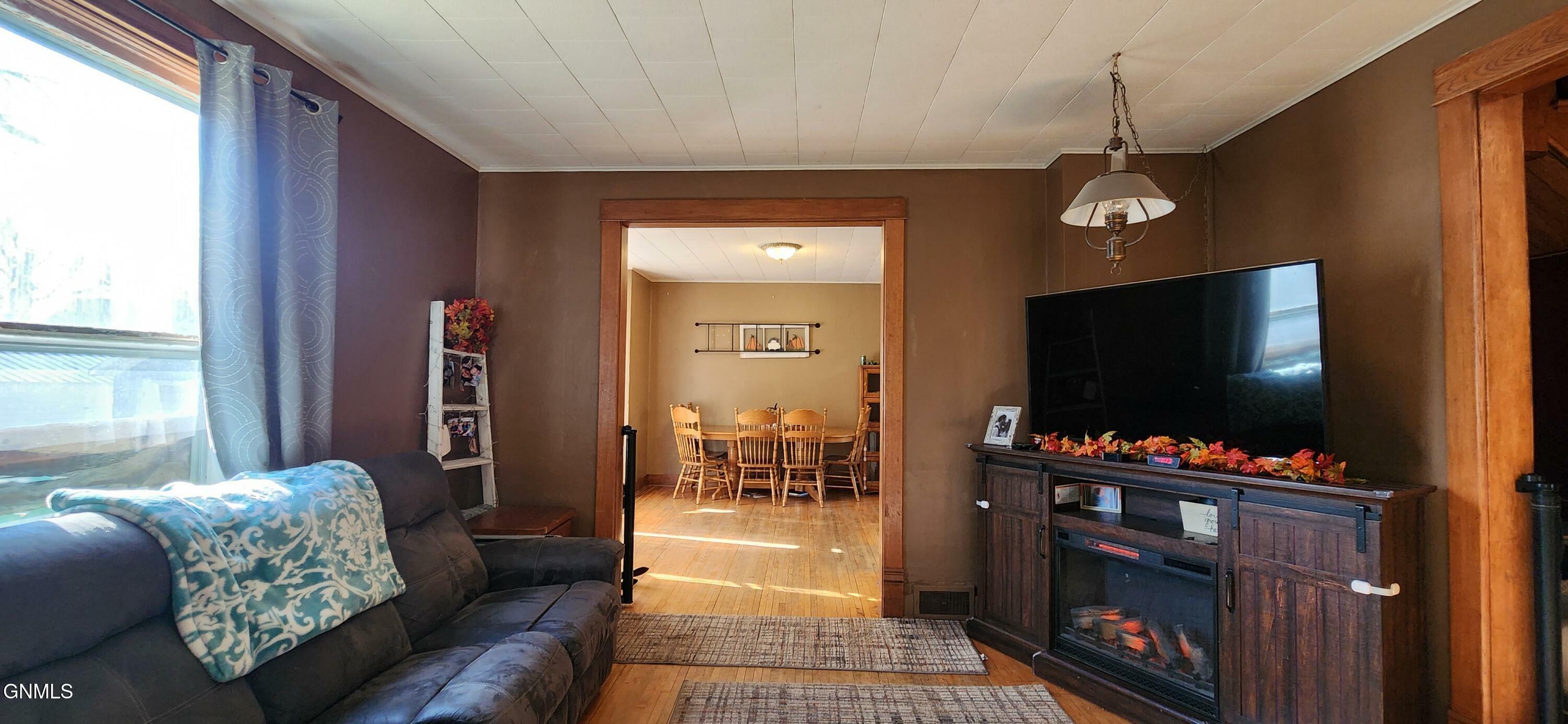 Property Photo:  401 5th Avenue  ND 58461 