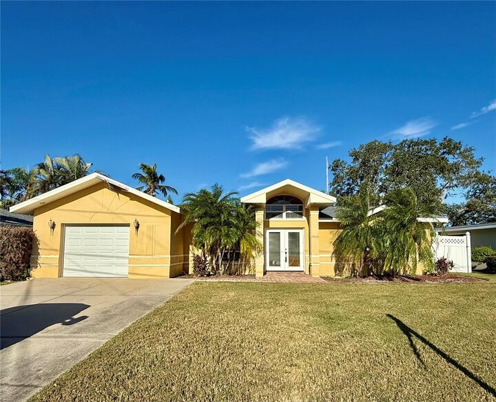 Property Photo:  15918 Redington Drive  FL 33708
