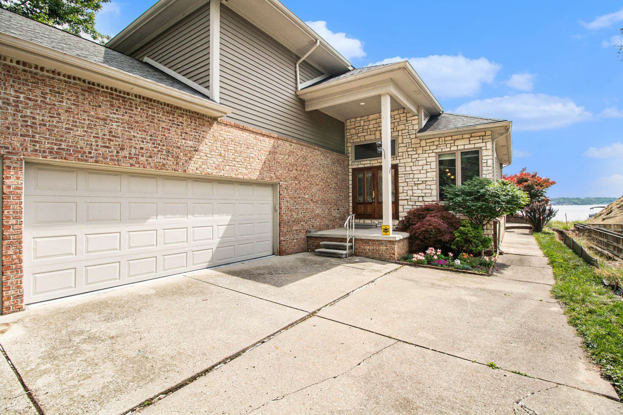 Property Photo:  733 McDougal Drive  MI 48327 3054 