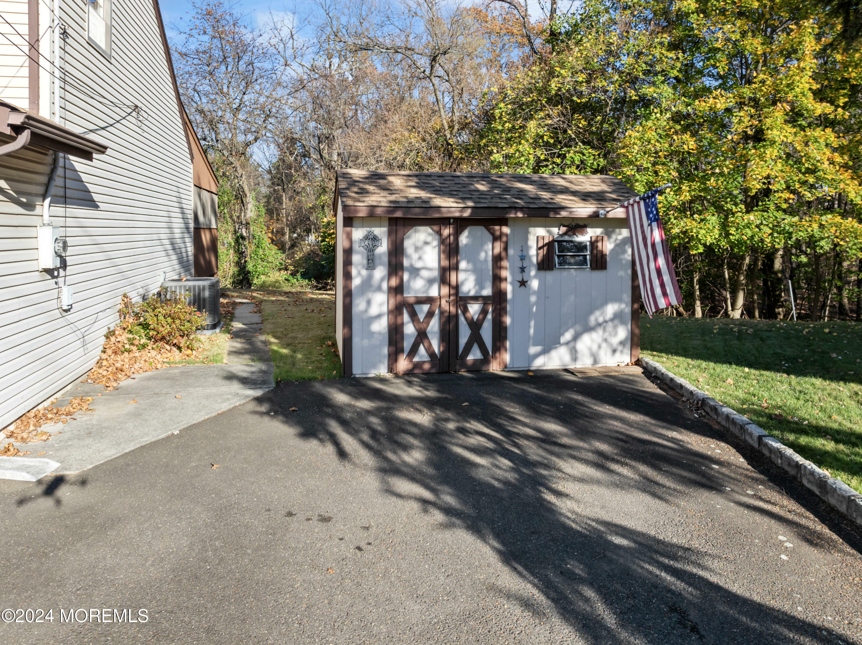 Property Photo:  6 Thomas Court  NJ 08857 