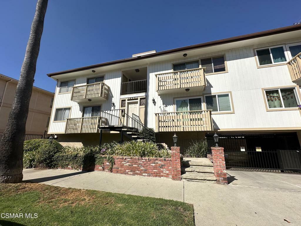 Property Photo:  14007 Milbank Street 6  CA 91423 