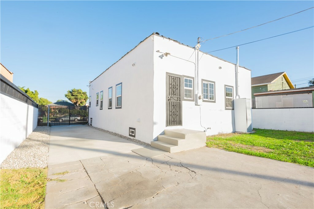 Property Photo:  6213 Haas Avenue  CA 90047 