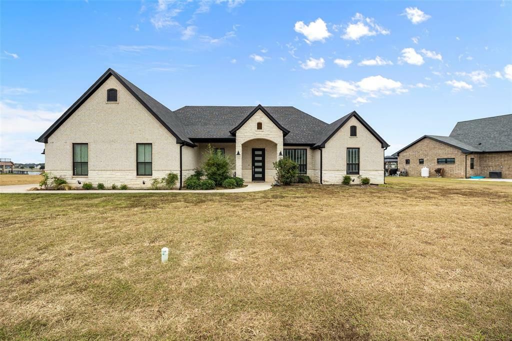 Property Photo:  4014 Upper Lake Circle  TX 76049 