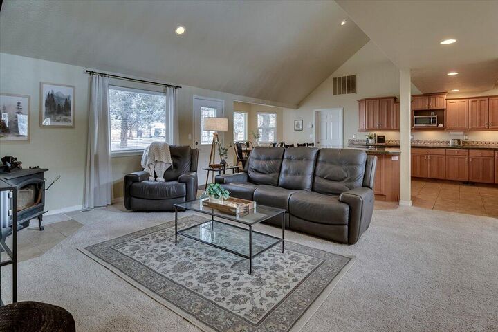 Property Photo: 6187 SW Jaguar Avenue OR 97756