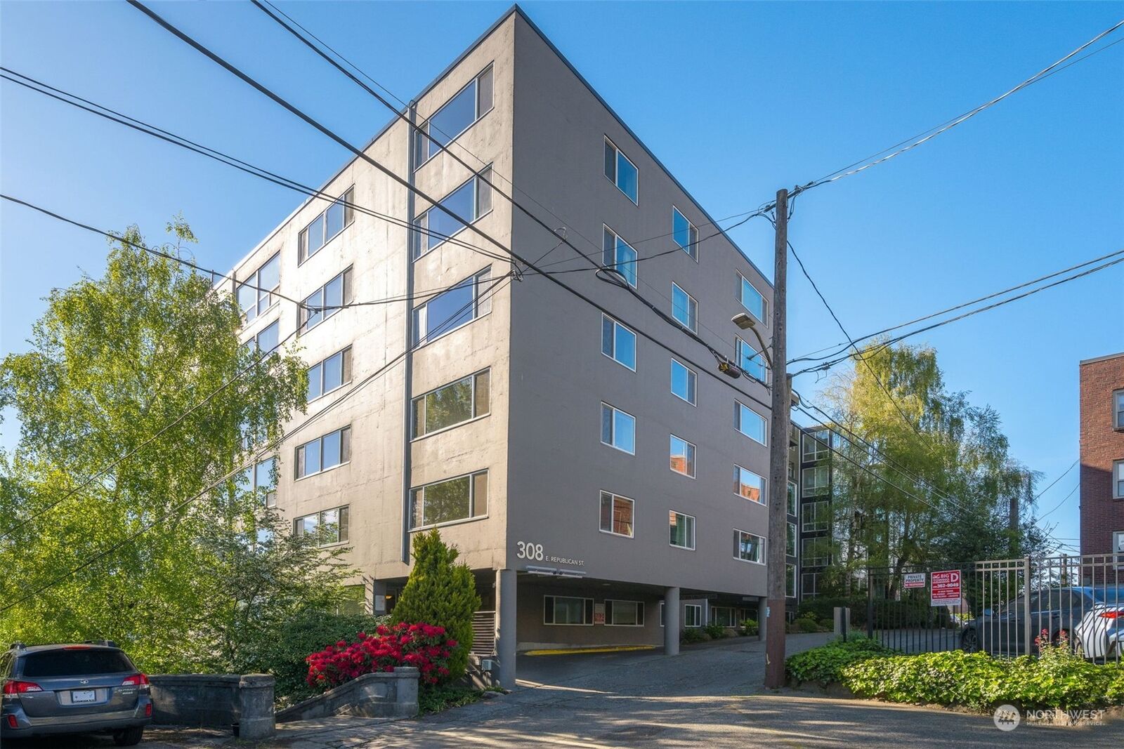 Property Photo: 308 E Republican Street 809 WA 98102