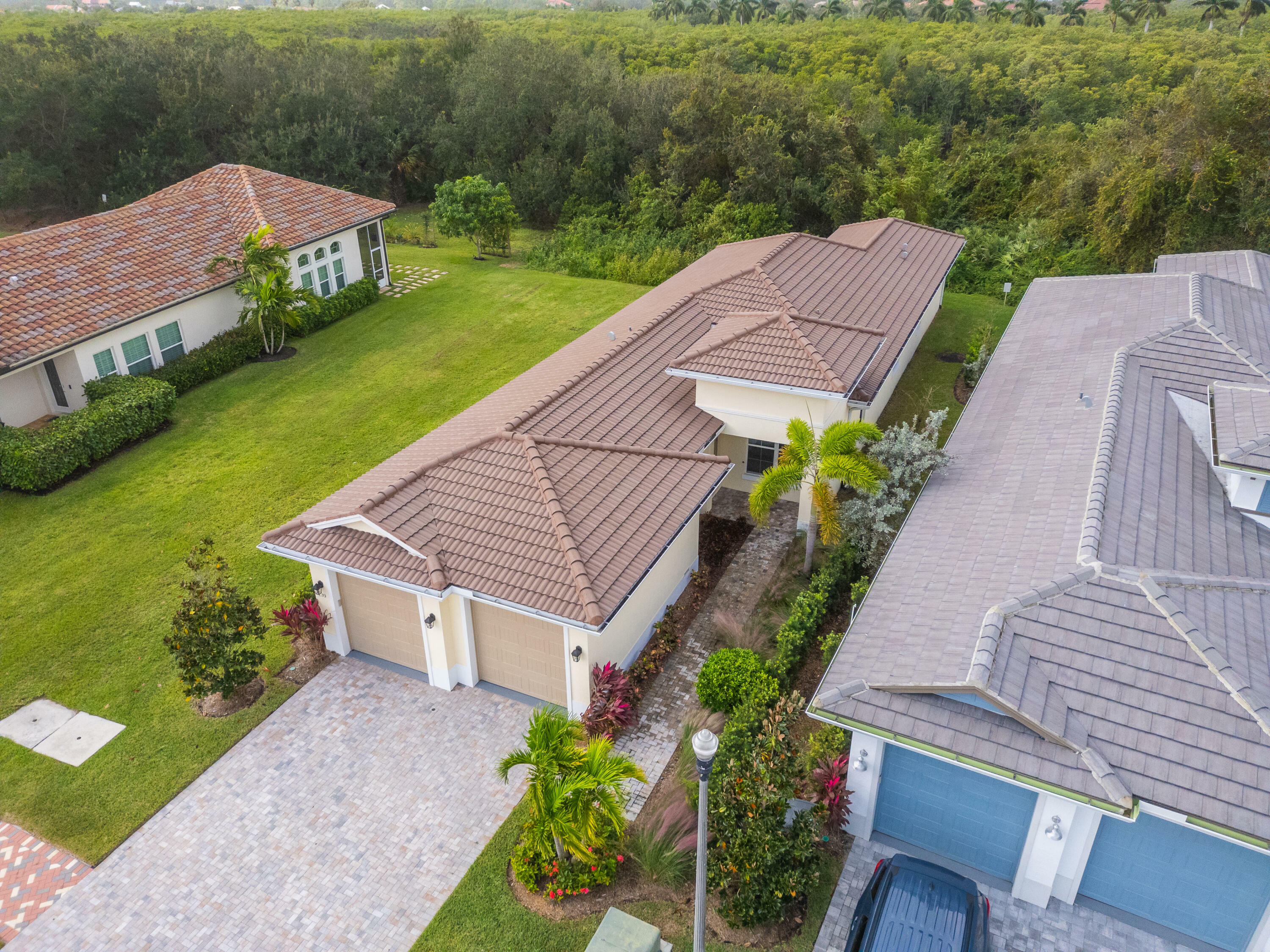 Property Photo: 139 SE Via Bisento FL 34952