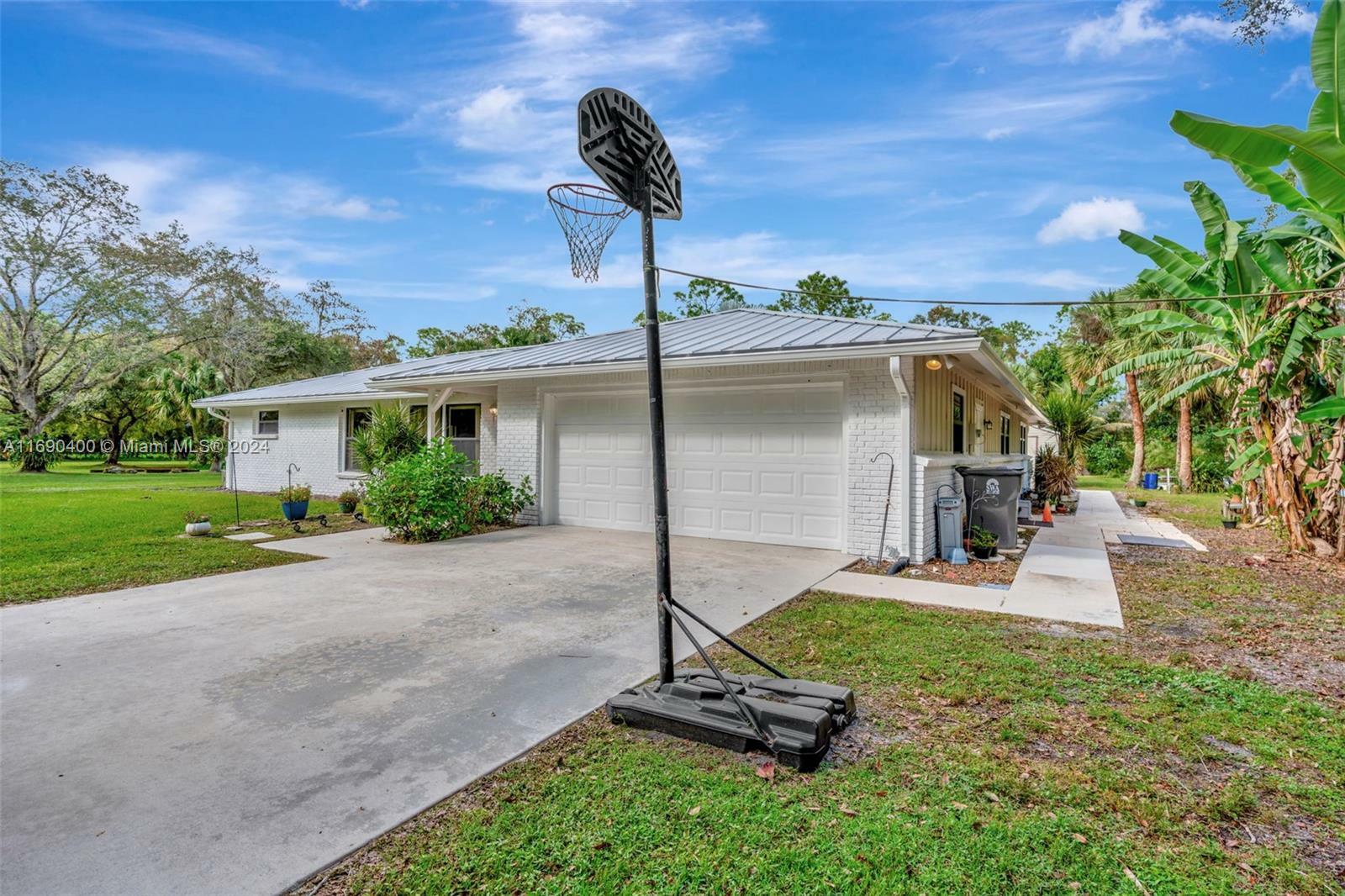 Property Photo:  11219 N 169th Ct N  FL 33478 