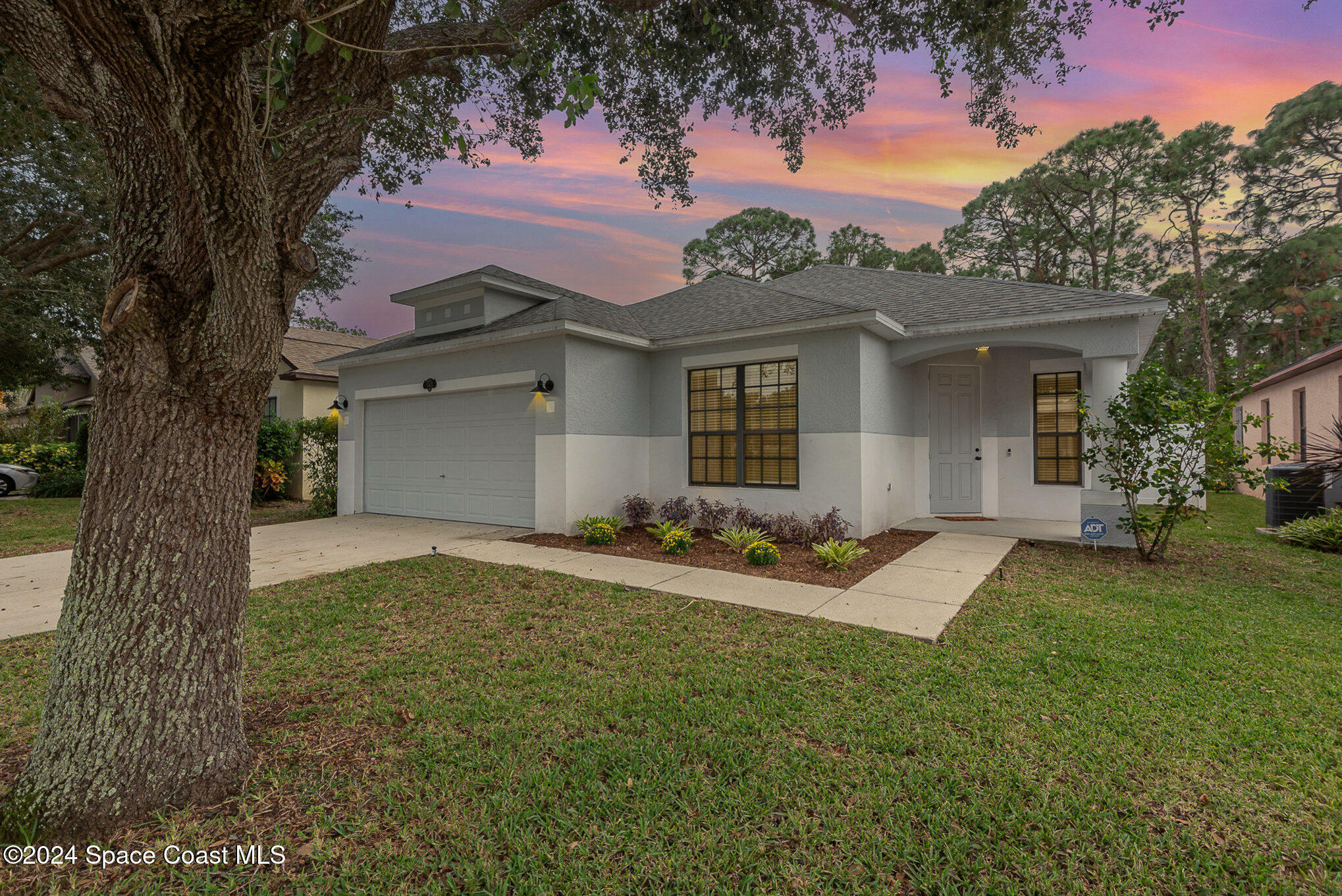 Property Photo:  543 Marian Court  FL 32780 