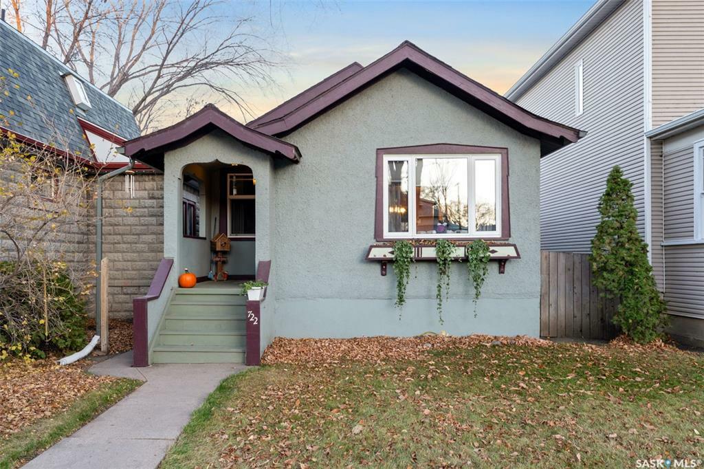 Property Photo:  722 7th Avenue N  SK S7K 2V4 