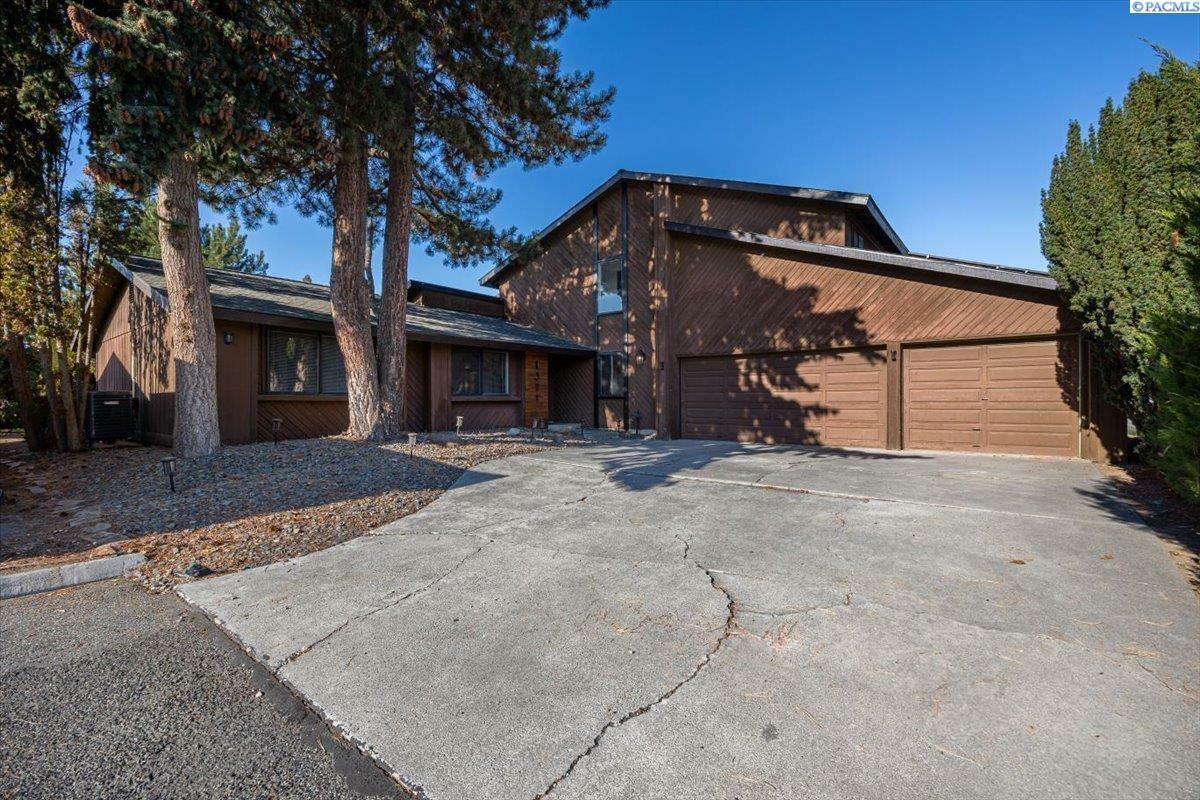 Property Photo:  371 Driftwood Ct  WA 99354 