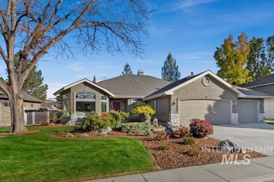 Property Photo:  6274 N Fair Oaks Pl  ID 83703 
