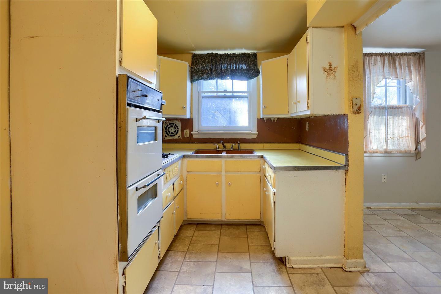 Property Photo:  2137 Kensington Street  PA 17104 