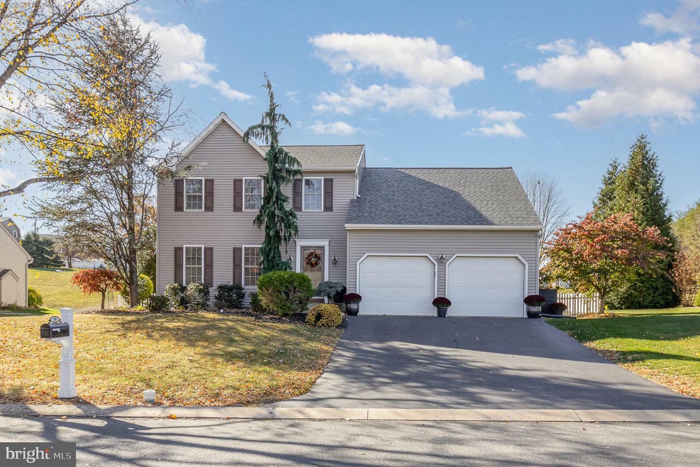 Property Photo:  10 Foxrun Terrace  PA 17543 