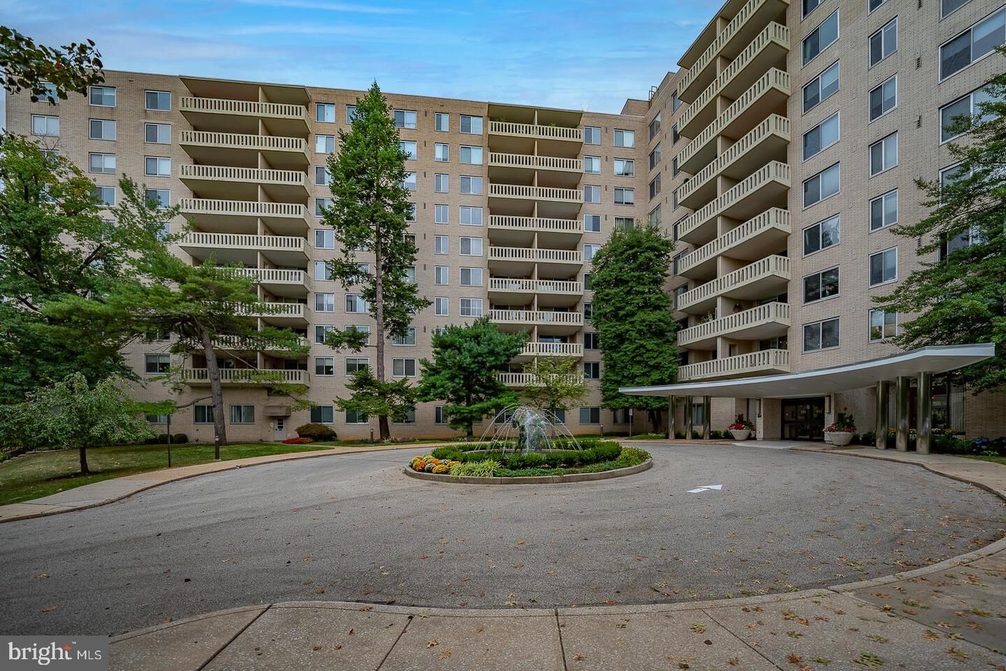 Property Photo: 191 Presidential Boulevard R-402 PA 19004