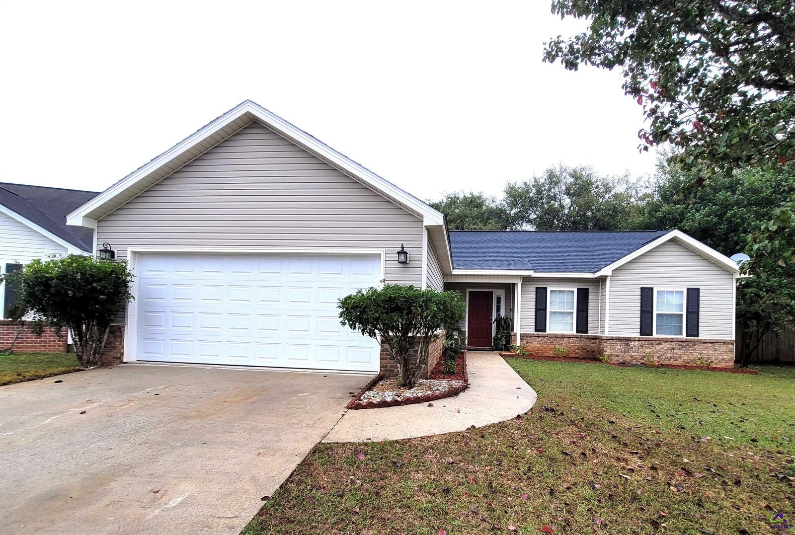 Property Photo:  210 Camelot Place  GA 31093 