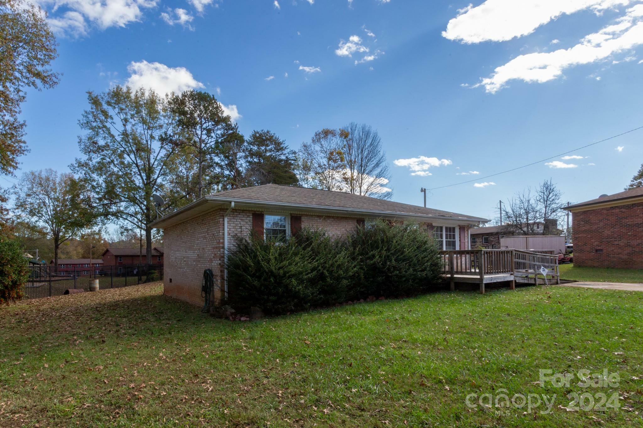 Property Photo:  128 Ridgeway Court  NC 28043 