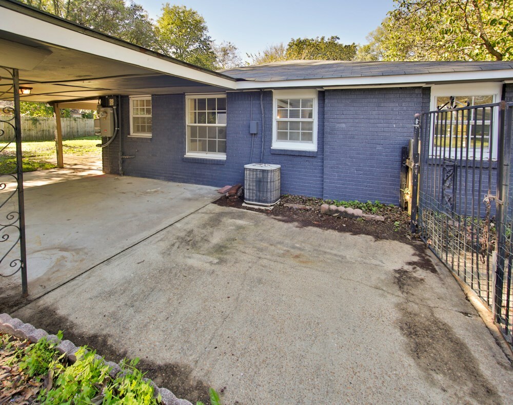 Property Photo:  310 Center Street  AR 72301 