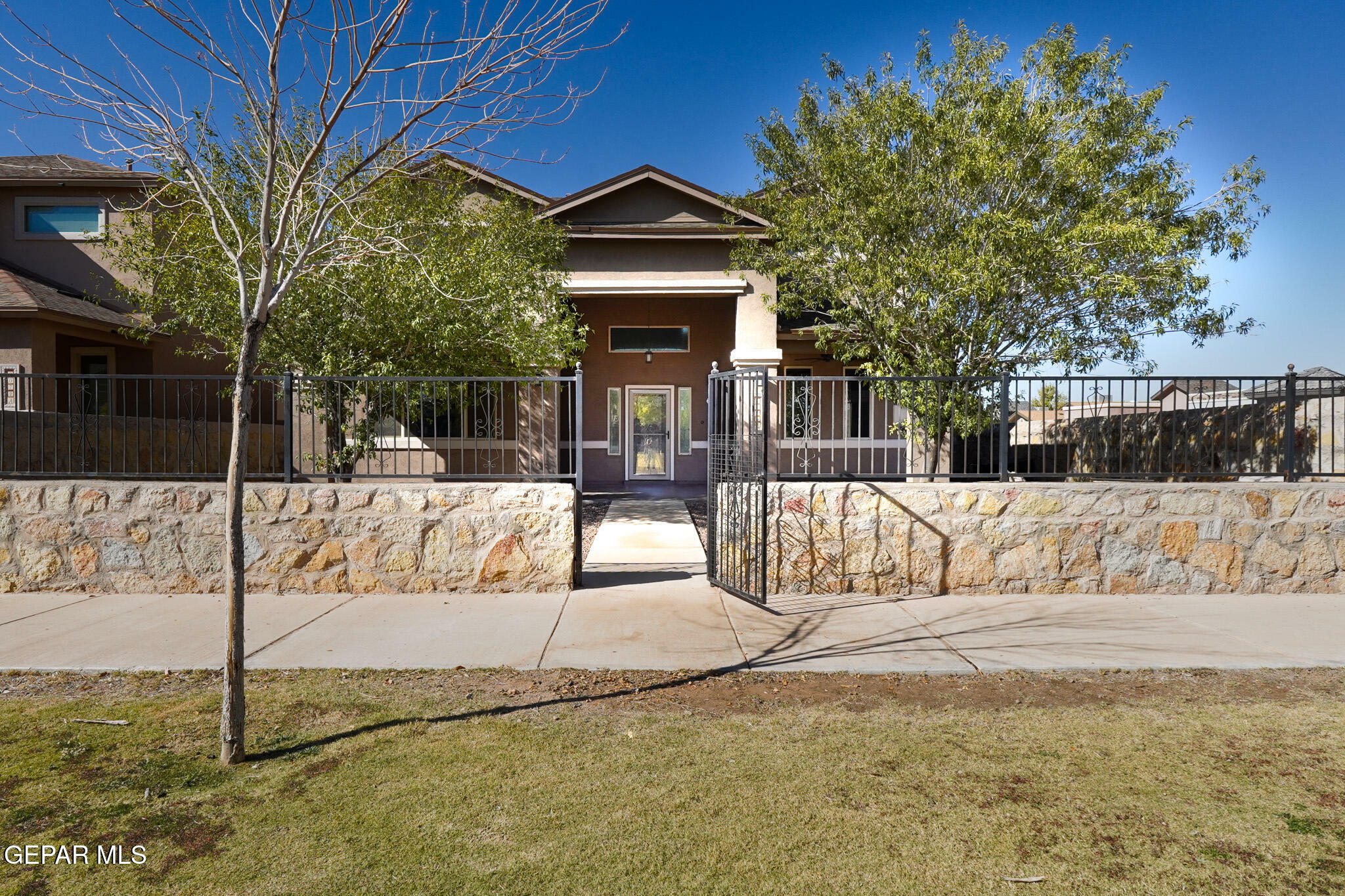 Property Photo:  2076 Robert Minnie Place A  TX 79938 