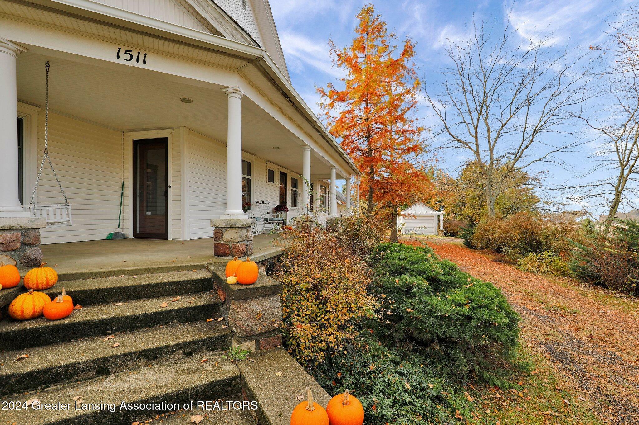 Property Photo:  1511 N Clinton Trail  MI 48813 