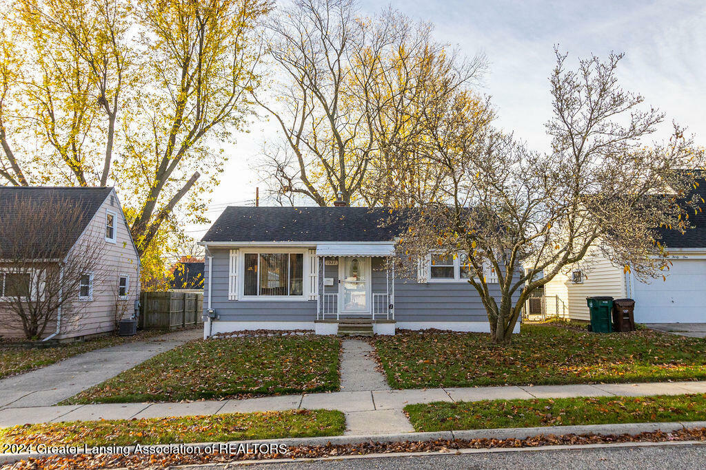 Property Photo:  1927 W Rundle Avenue  MI 48910 