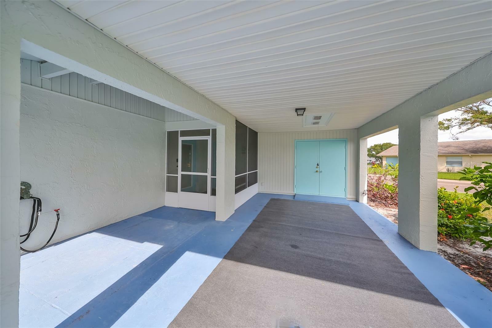 Property Photo:  2318 Grenoble Place  FL 33573 