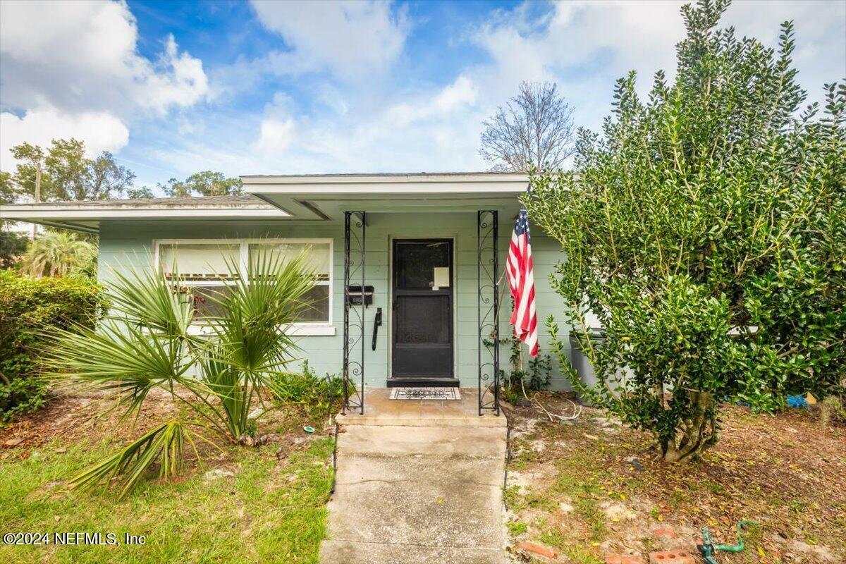 Property Photo: 8403 Starwan Road S FL 32211