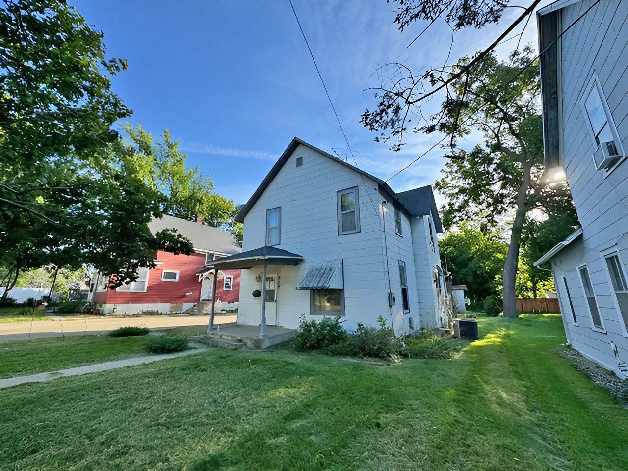 Property Photo:  717 Jefferson Avenue  MN 56007 