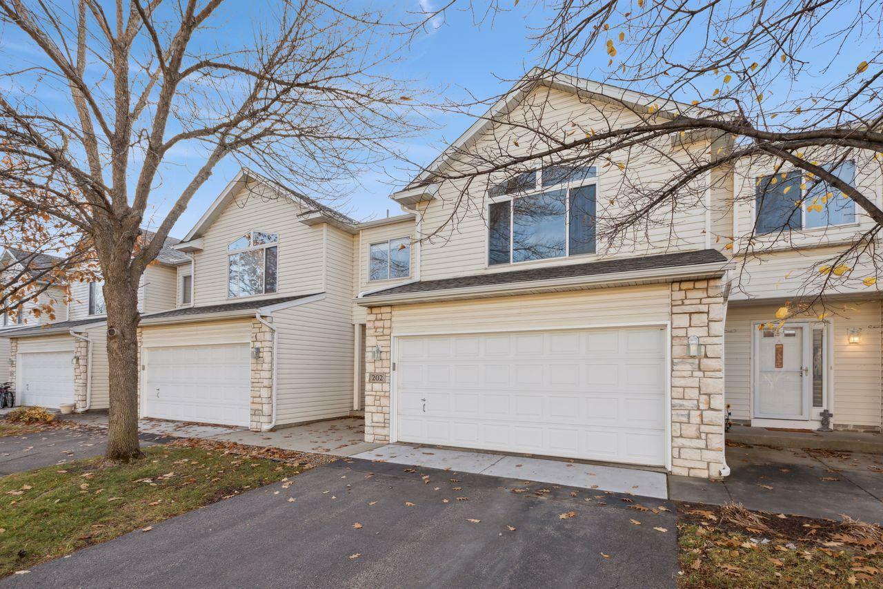 Property Photo:  202 Bradbury Circle  MN 55352 