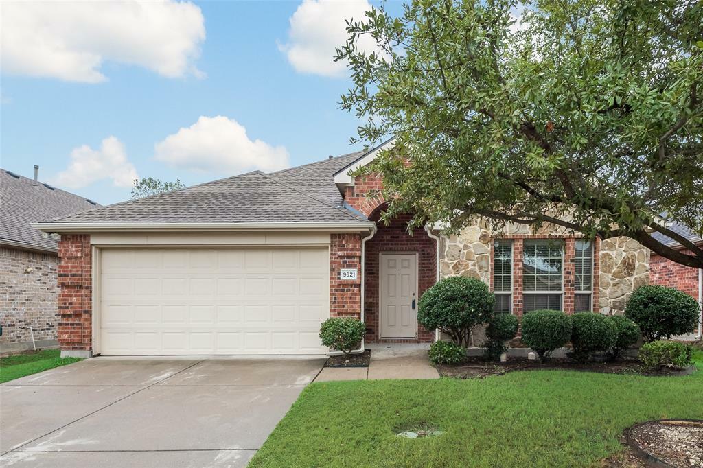 Property Photo: 9621 Sleepy Hollow Drive TX 75072