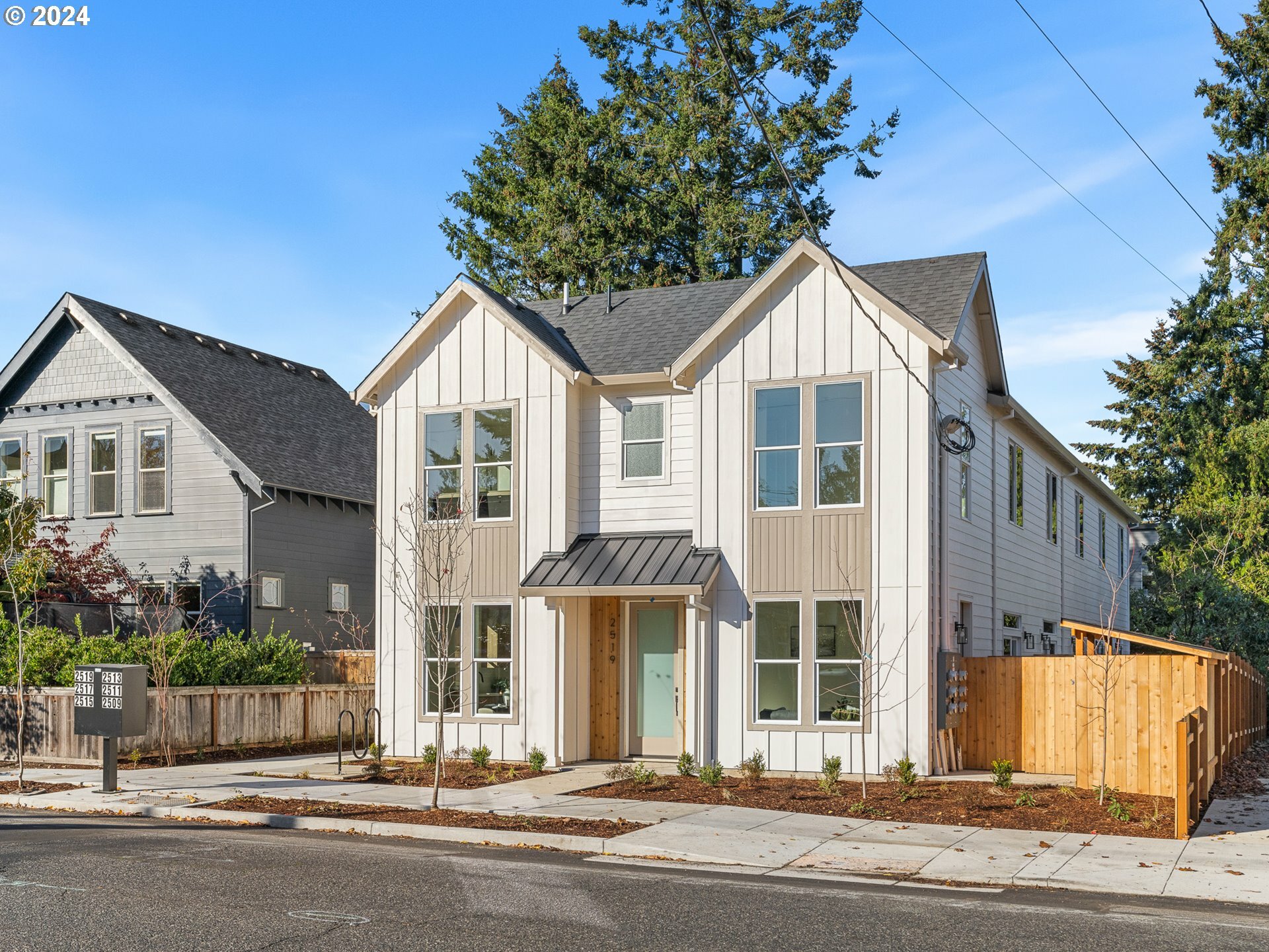 Property Photo:  2511 NE Killingsworth St 5  OR 97211 