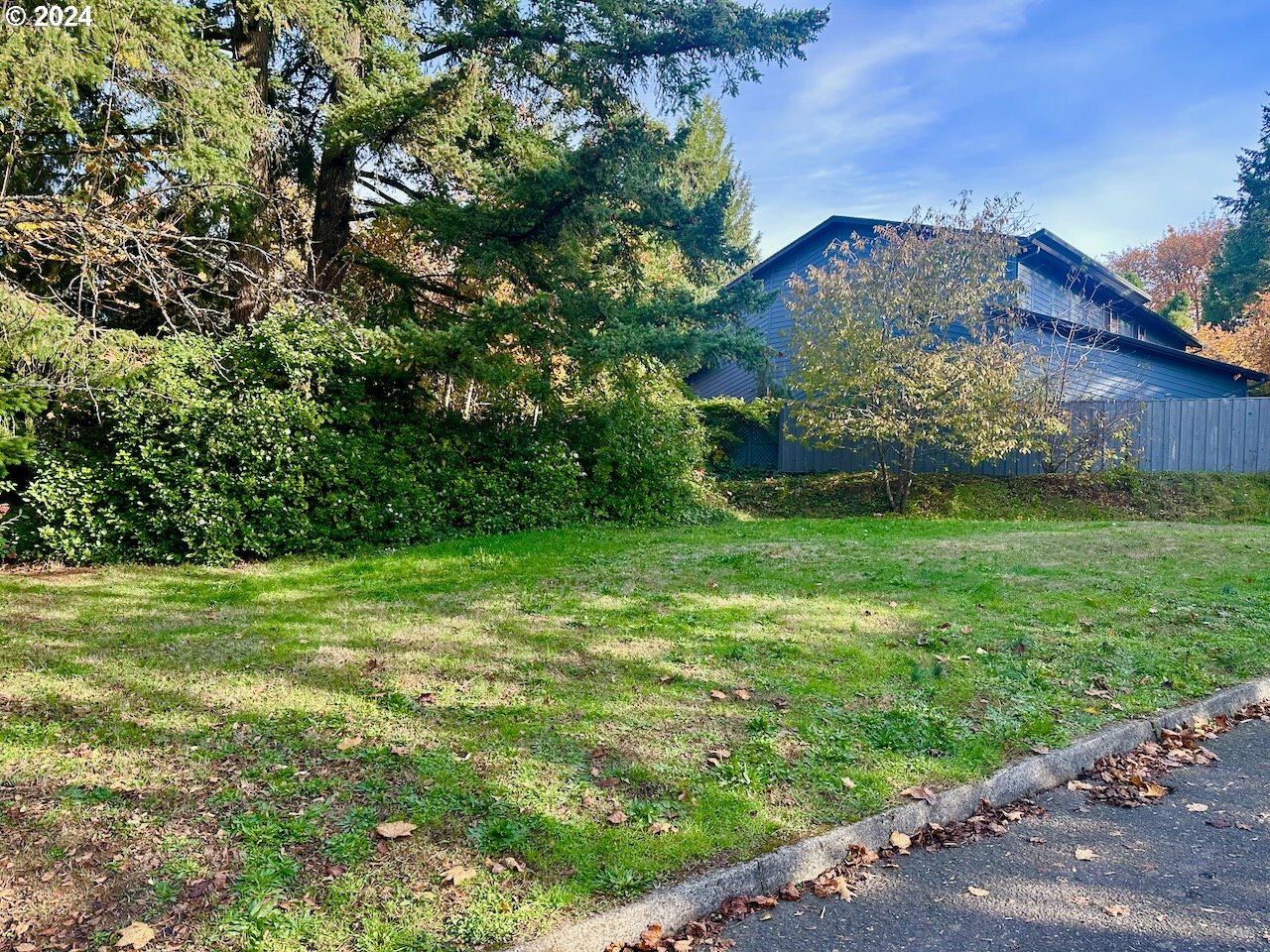 Property Photo:  9825 SW 6th Ave  OR 97219 