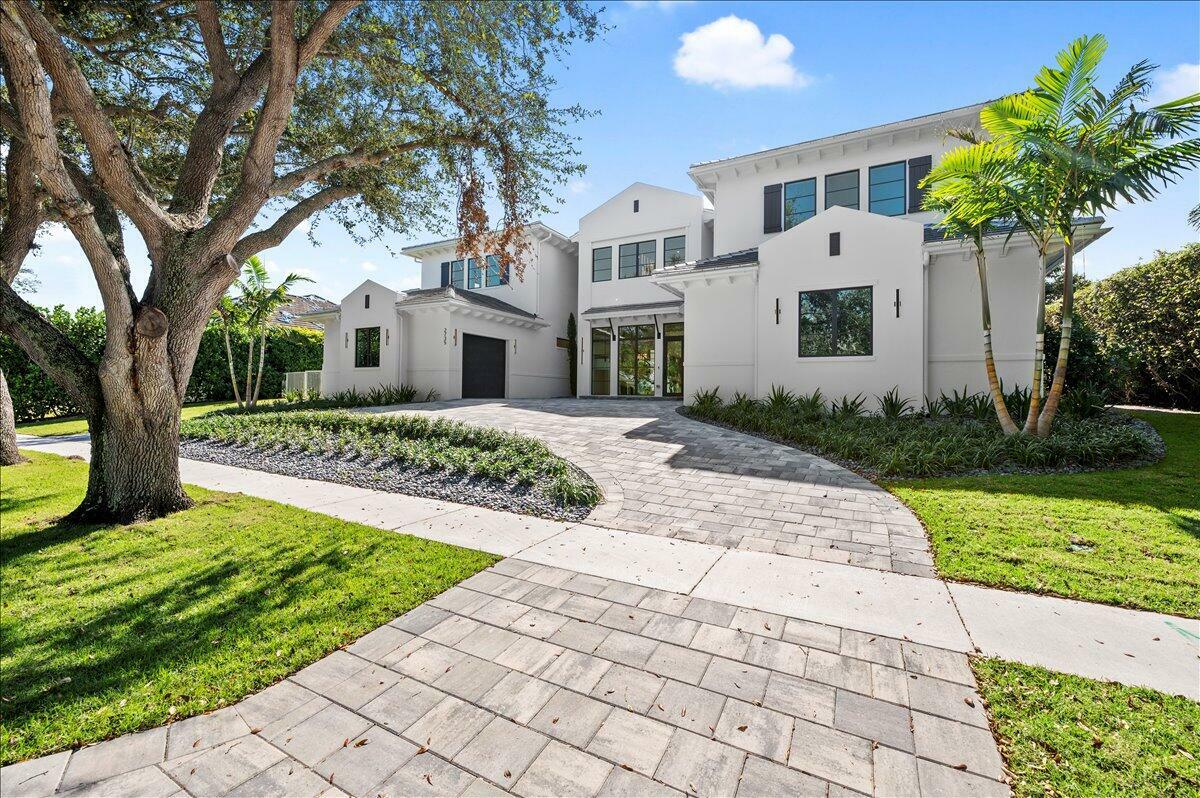 Property Photo: 2735 Embassy Drive FL 33401