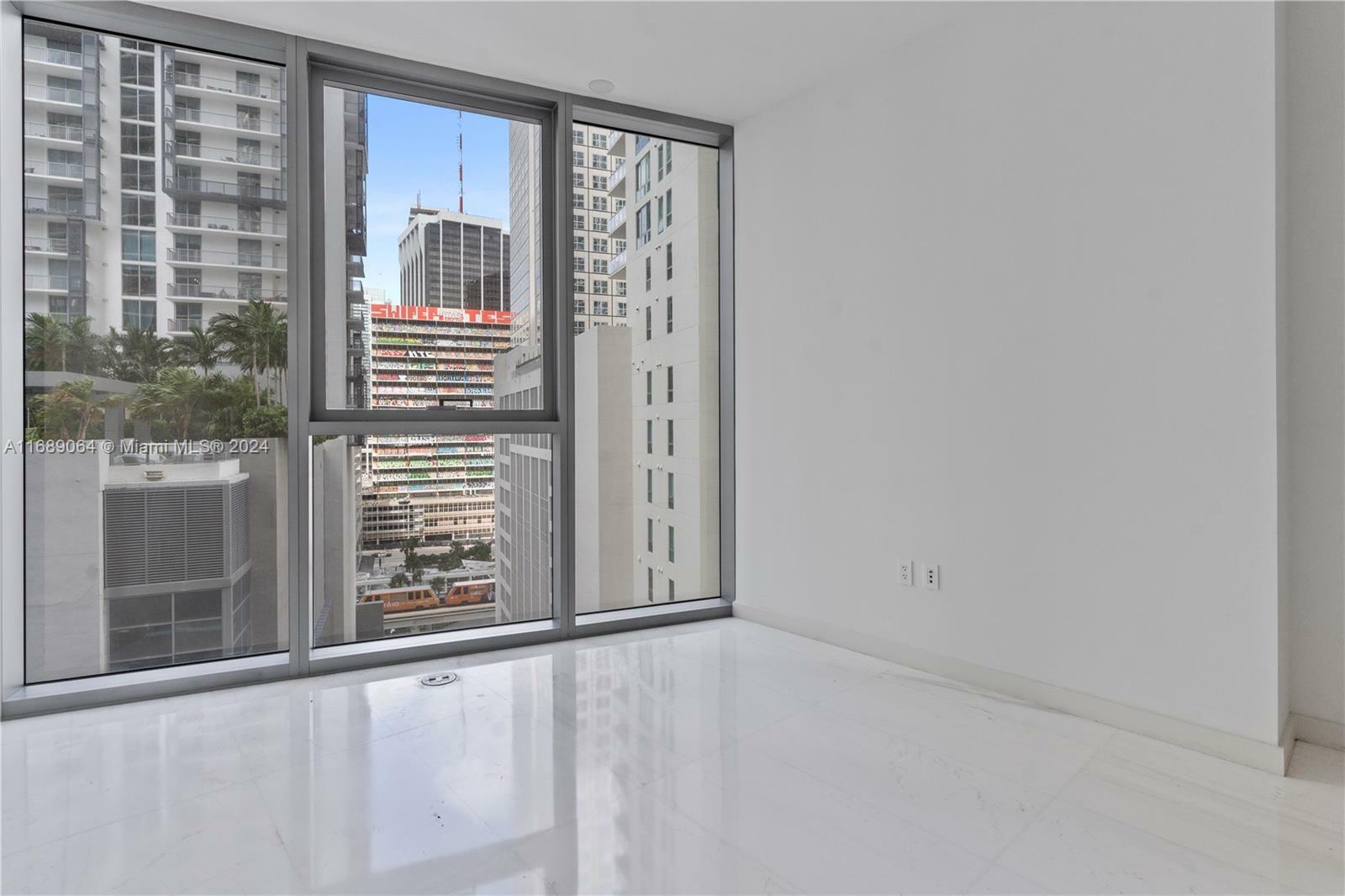 Property Photo:  300 Biscayne Blvd Way 1106  FL 33131 